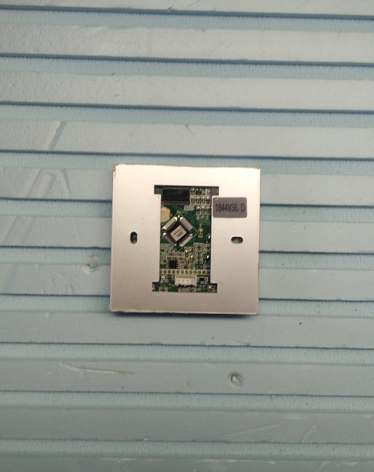 Mando de pared 1844936D