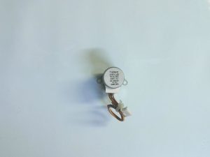 Motores 20BYJ46 / 12V DC 300 / A981161 / NO.100613A M 10