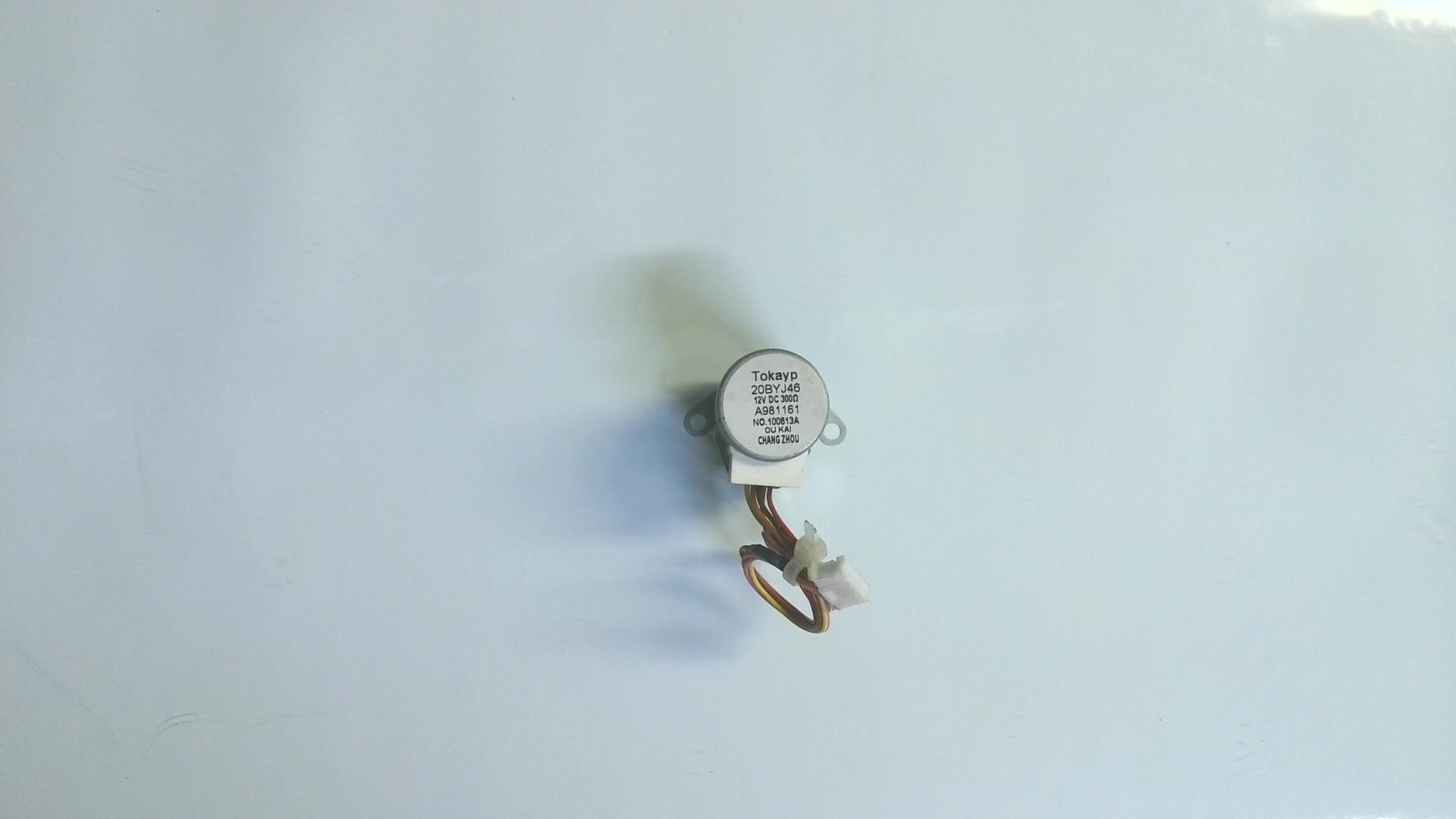 Motores 20BYJ46 / 12V DC 300 / A981161 / NO.100613A M 10