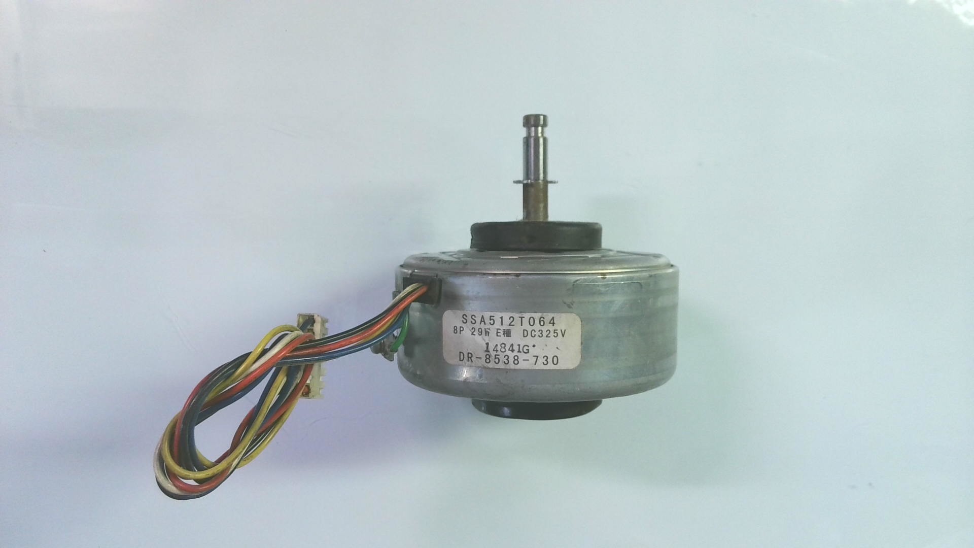 Motor de Ventilador SSA512T064 / 8P 29WE / DC325V / 14841G / DR-8538-730 VI 03