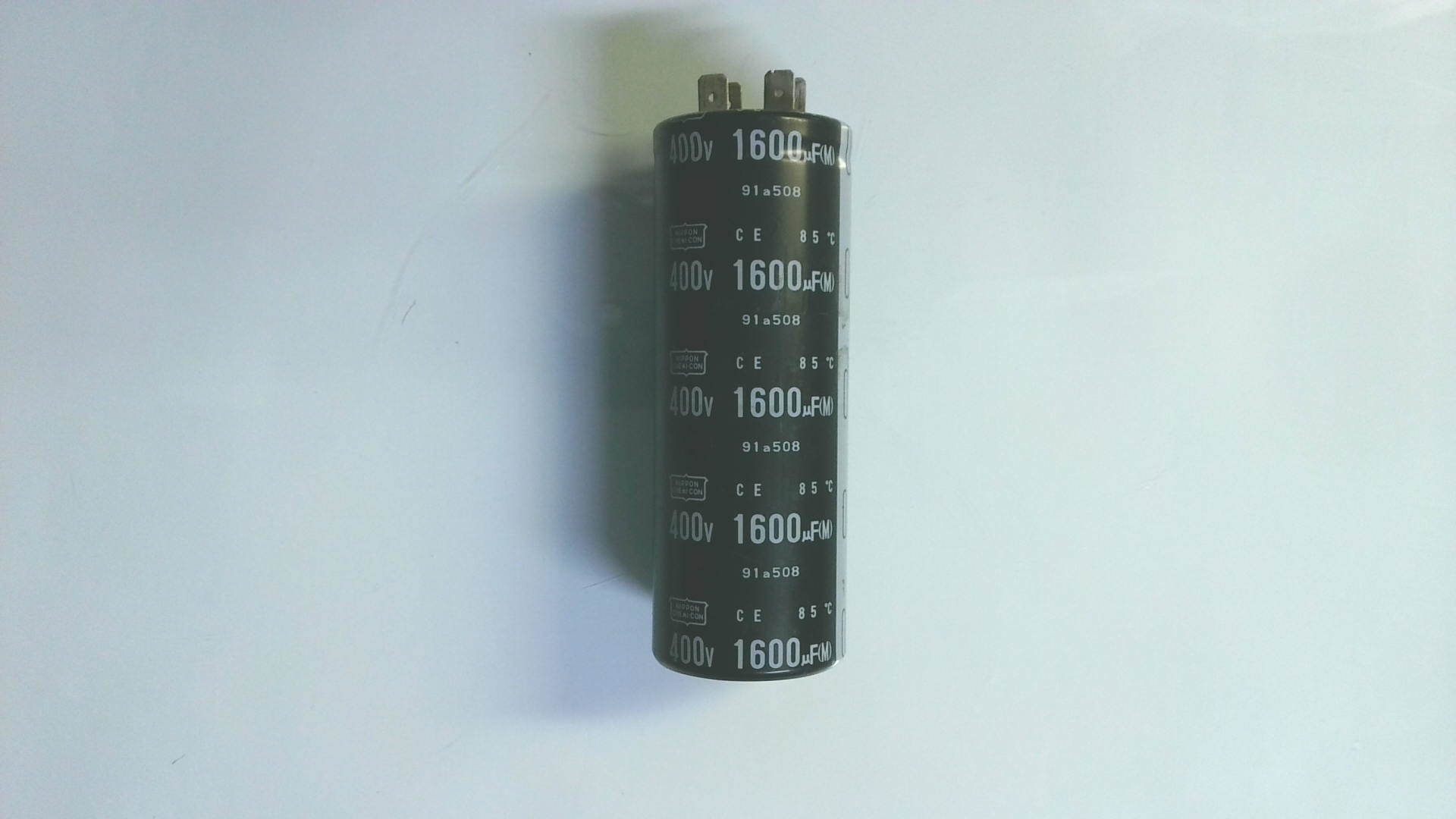 Condensadores NIPPON / 400V 1600uf(m) / 85c / 91a508 CON 01