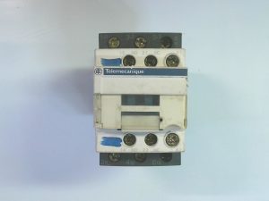 CONTACTOR SCHNEIDER / 230V 50/60HZ G38