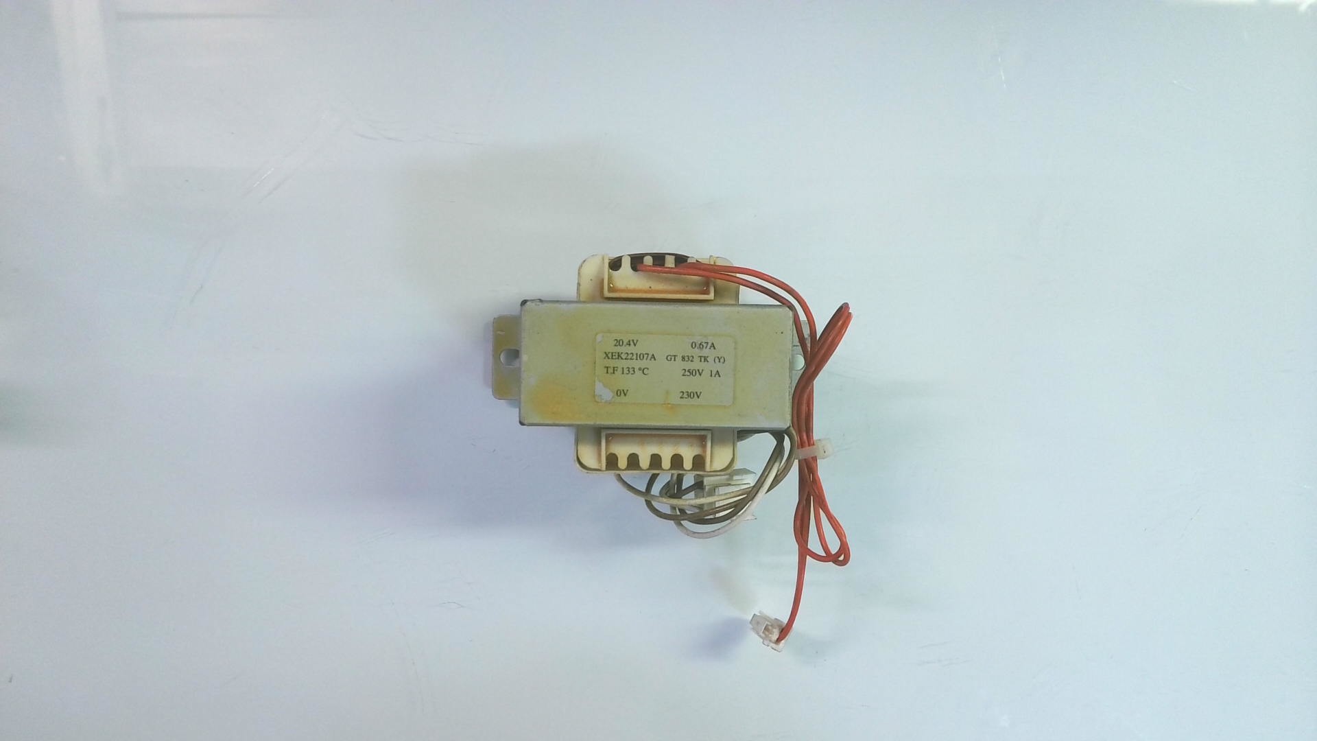TRANSFORMADORES 20.4V 0.67A / XEK22107A / GT 832 TK(Y) TRANS03