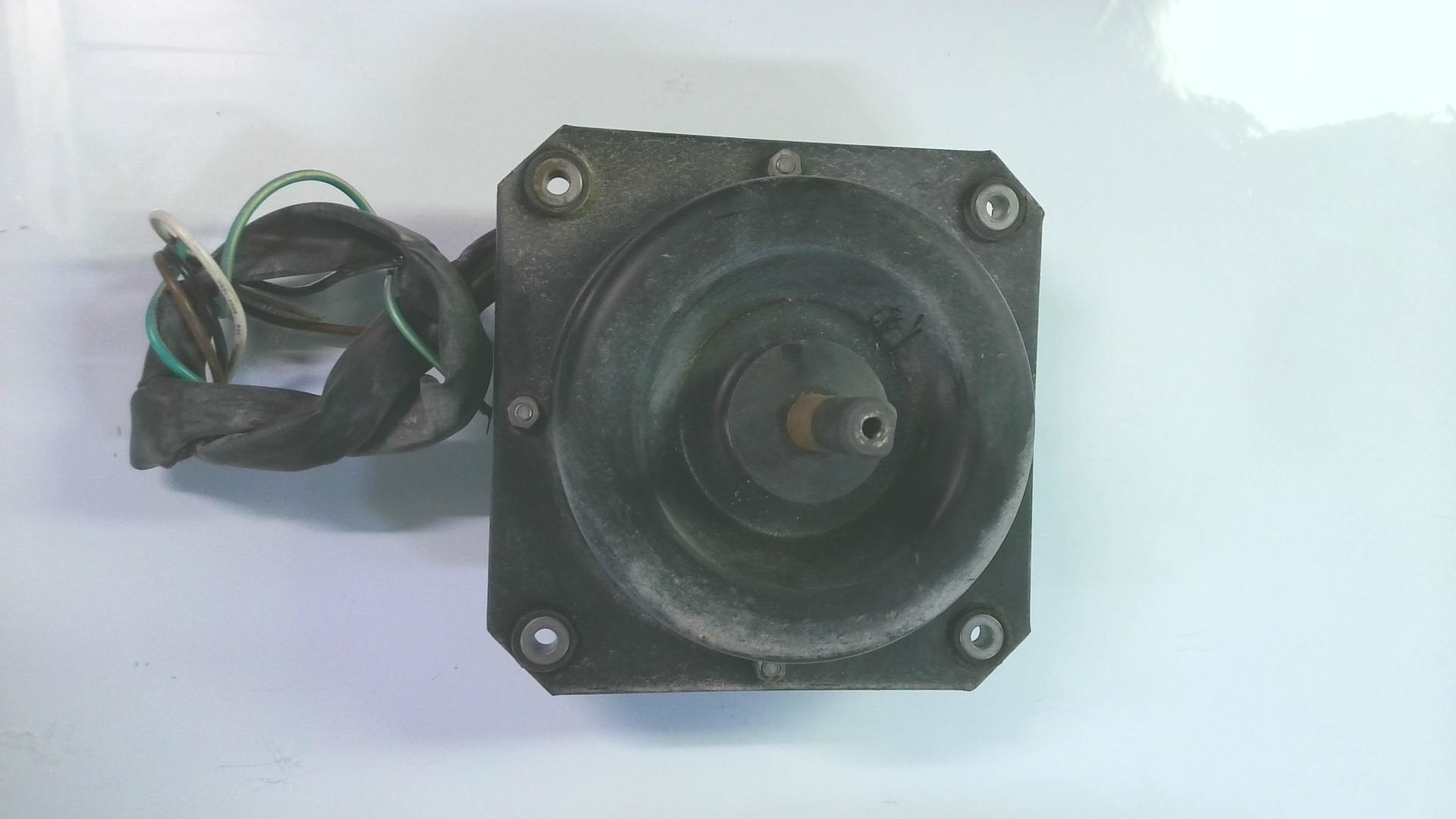 MOTORES SERIE: 045011 / MOD: SDH050TRO / M3108136 / 070400405 MT02