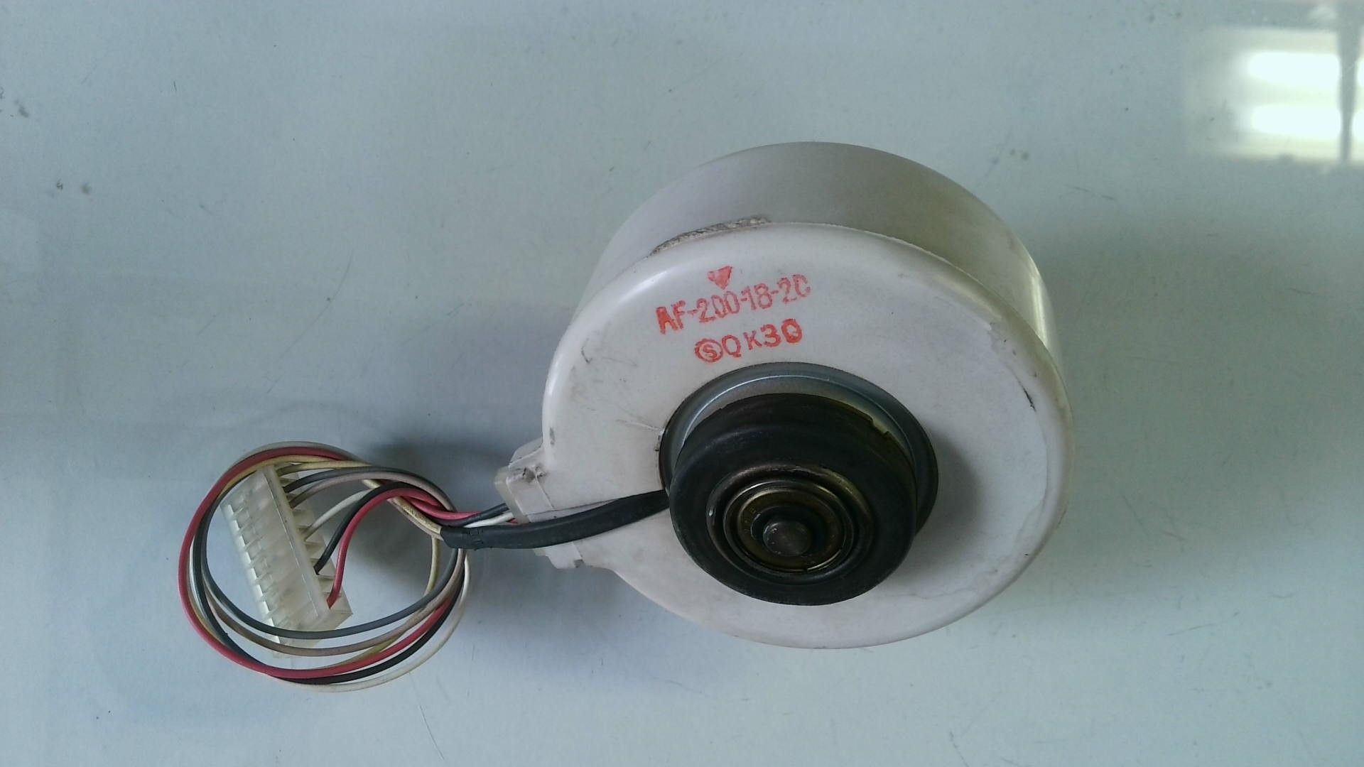 MOTOR PARA UNIDAD INTERIOR TOSHIBA RAS-20BA AF-200-18-20 / SQK30 MOT08