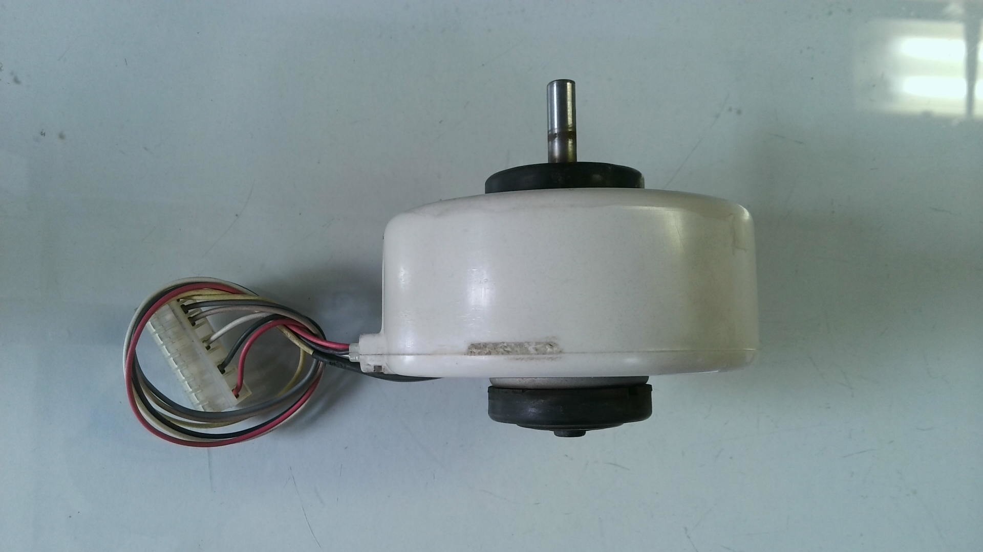 MOTOR PARA UNIDAD INTERIOR TOSHIBA RAS-20BA AF-200-18-20 / SQK30 MOT08 - Imagen 3