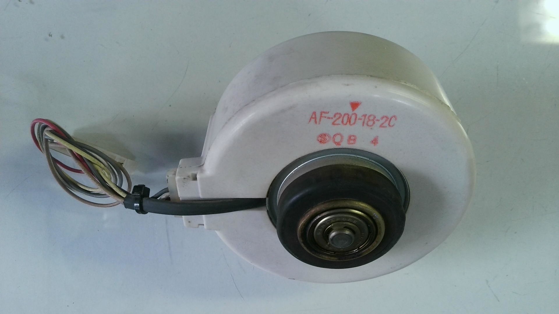 MOTOR PARA UNIDAD INTERIOR TOSHIBA RAS-20BA AF-200-18-2C MOT08