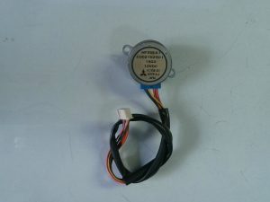 MOTOR DE ALETA PARA UNIDAD INTERIOR MITSUBISHI MP35EA1 / C0021523011902 / 12VDC MOT08