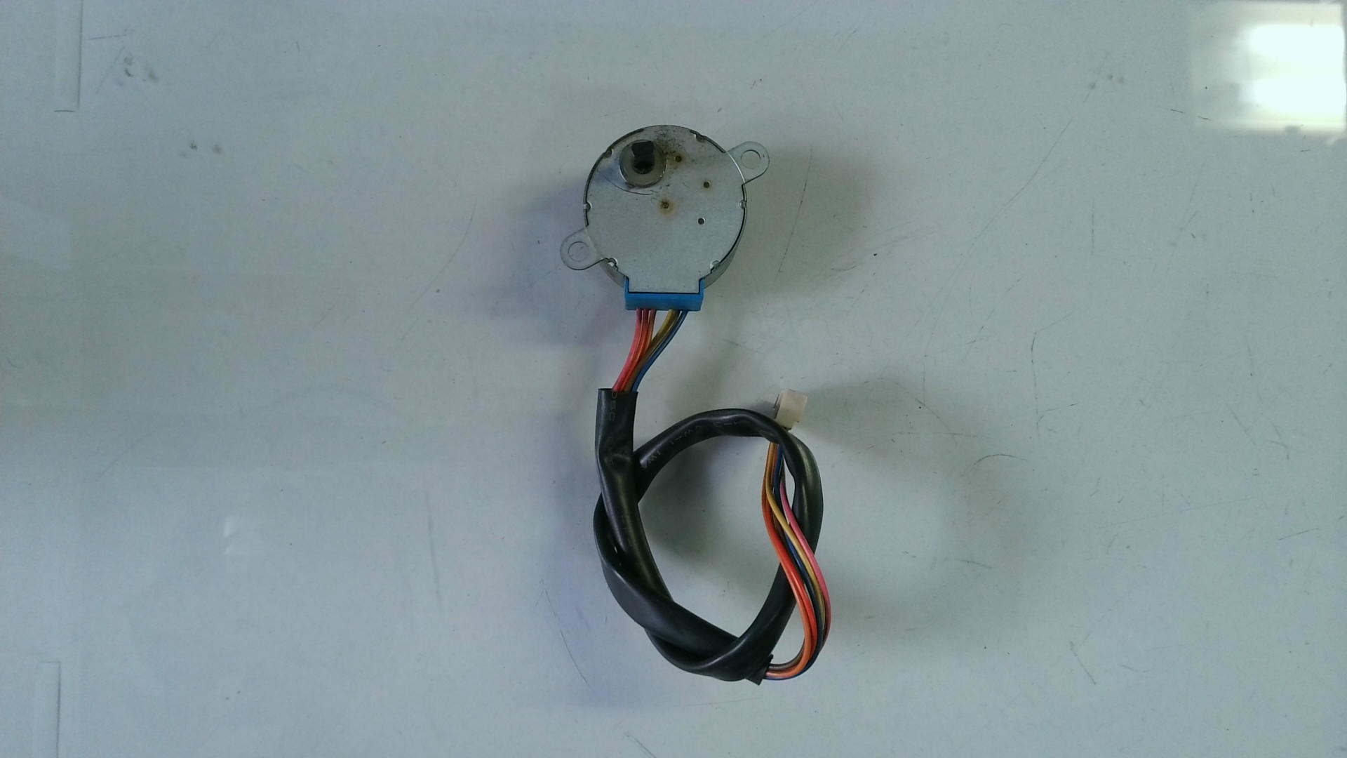 MOTOR DE ALETA PARA UNIDAD INTERIOR MITSUBISHI MP35EA1 / C0021523011902 / 12VDC MOT08 - Imagen 2