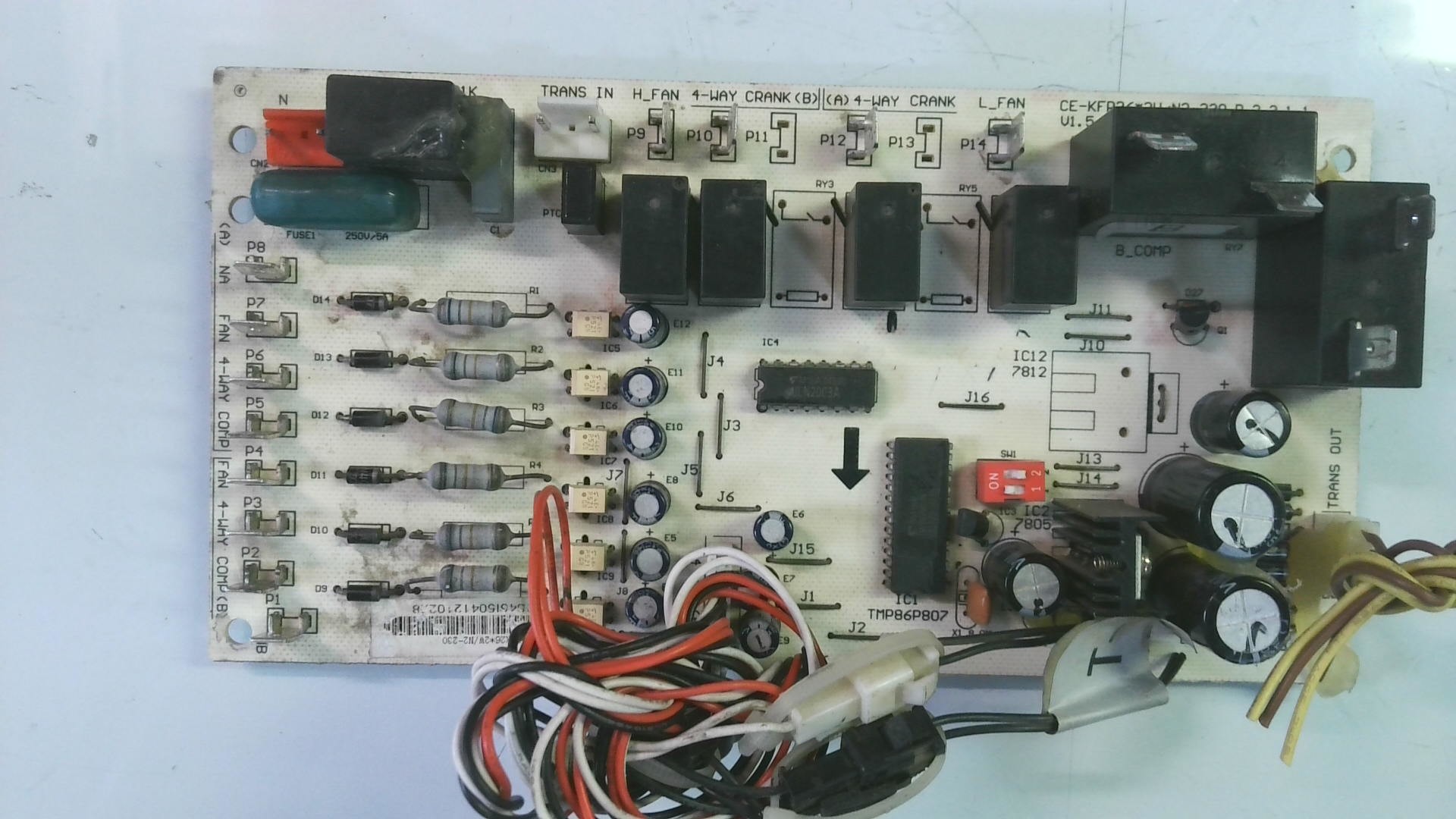 PLACA ELECTRONICA CE-KFR26*2W/N2-230.D.2.3.1-1 V1.5 2004.07.17 HDL PLE14